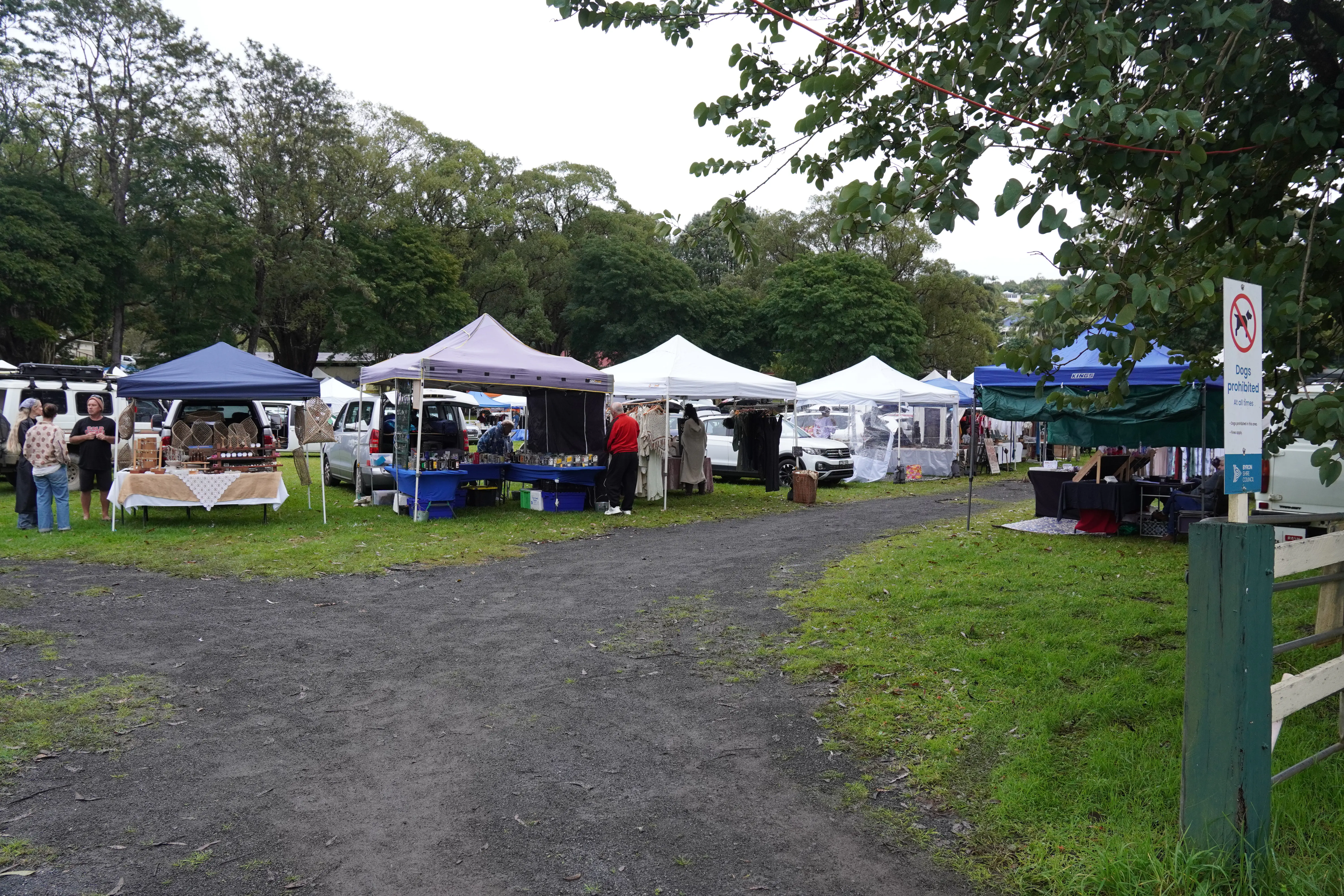 Sunday market scene at Bangalow Markets